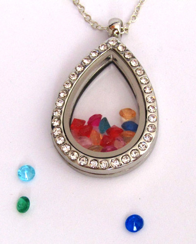 Floating living memory pendant