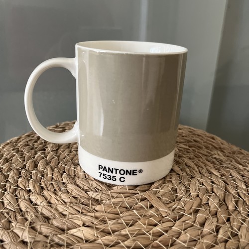 Pantone 7535 putty grey fine - pantone, c