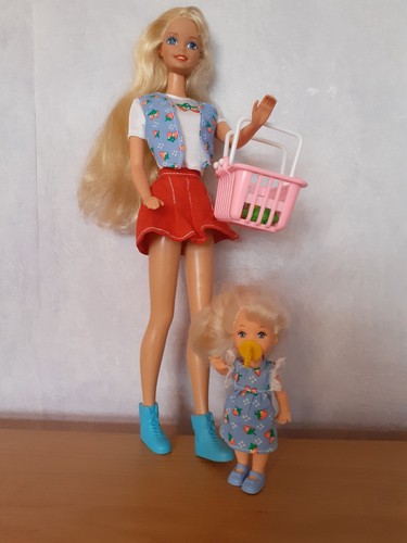Vintage shopping fun - fun, barbie