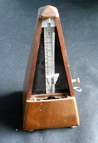 Vintage metronome working - a,