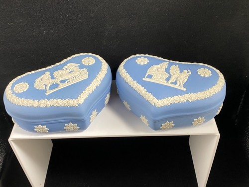 Wedgwood jasperware large - x,