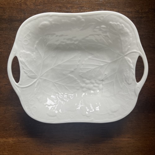 Wedgwood strawberry vine - &,