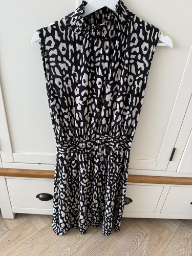 Cameo rose sleeveless black
