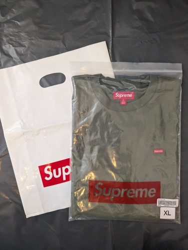 Supreme small box log sleeve - small,