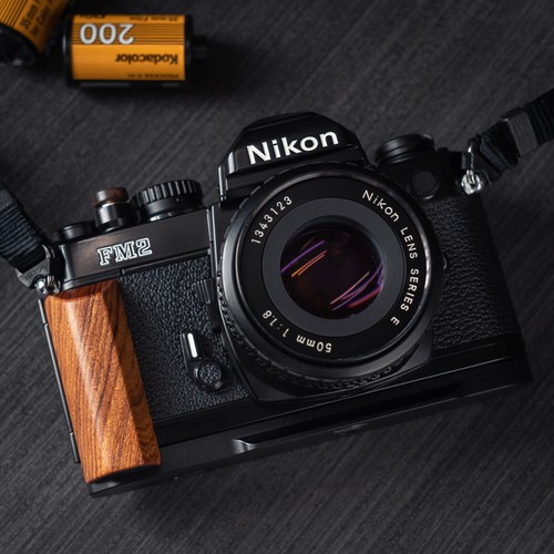 Wood hand grip for nikon - l,