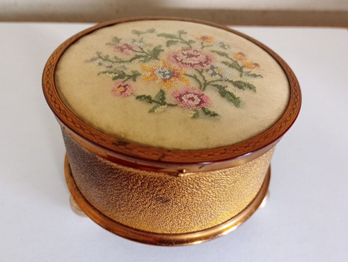 Vintage music box embroidered - vintage,