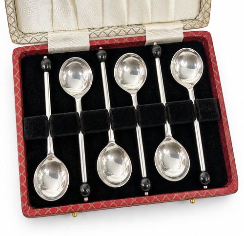 Vintage cased set x - 6, art