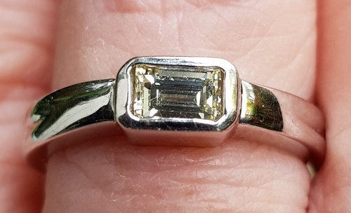 14ct white gold - 14ct, natural