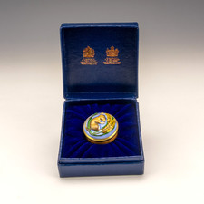 Halcyon Days - Embossed Field Mouse - Bilston & Battersea Enamels Pill Box