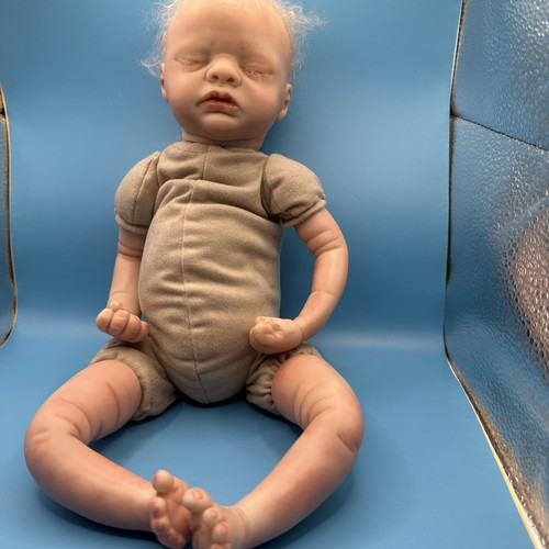 Realistic baby reborn - realistic,