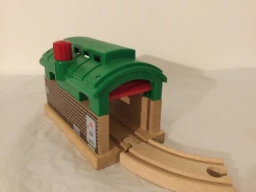 Brio locomotive shed with - locomotive,