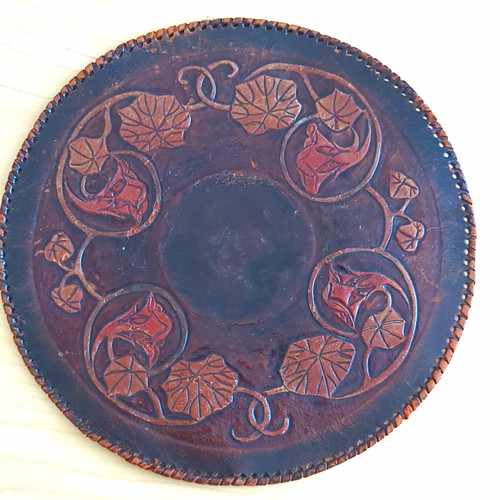 Round embossed leather - round,