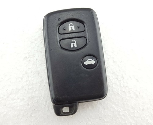 Toyota avensis etc 3 button - toyota,