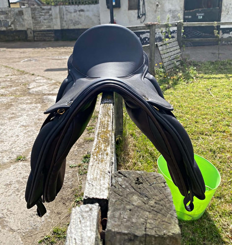 Katie jeram show saddle black - jeram,