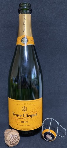 Veuve clicquot champagne empty - veuve,