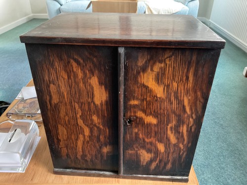 Small antique cabinet with - , 3