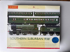 Hornby R2813 Southern Suburban