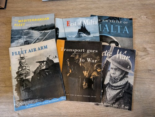 Wwii militaria booklets - 6,