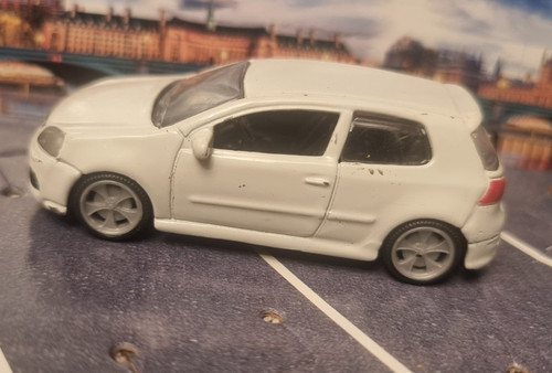 Burago volkswagen golf - 1/60,