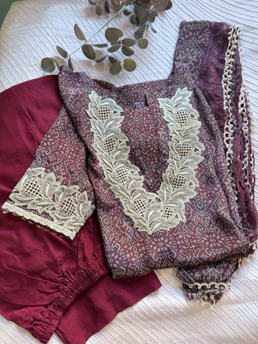 Deep maroon ivory beige - deep, ivory-beige