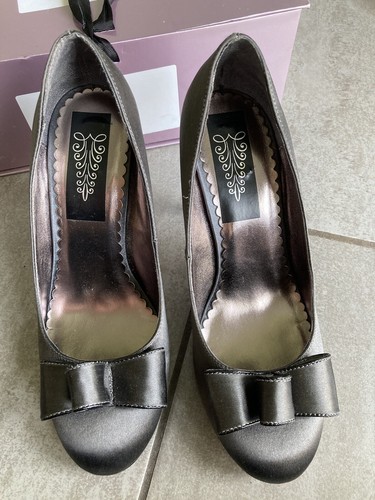 Ladies grey satin heeled shoes - grey,