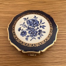 VINTAGE STRATTON ENGLAND POWDER COMPACT WITH MIRROR