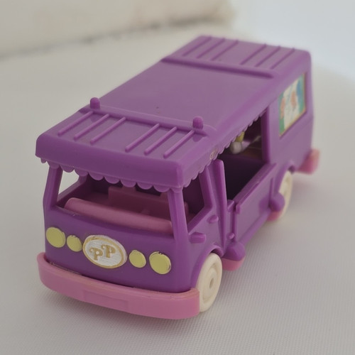 Polly pocket stable - polly, on