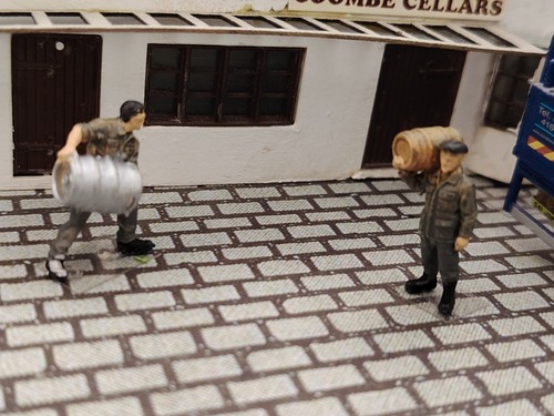 Hand painted figures 2 - 00/1:76,