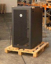 Dell 24U Freestanding Server/ UPS Rack Enclosure Cabinet with Latching Doors