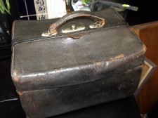 ANTIQUE BLACK LEATHER GLADSTONE STYLE MEDICAL BAG TAFFETA LINING TOP HANDLE