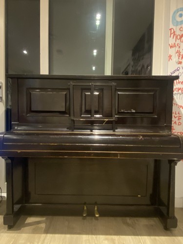 Upright acoustic piano - upright,