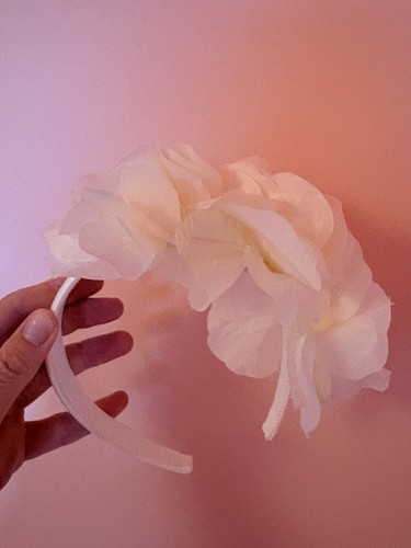 White flower fascinator hair - white,