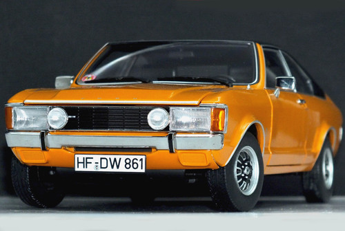 Touring model 1975 - 1:18,