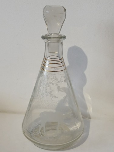 Glass water decanter with