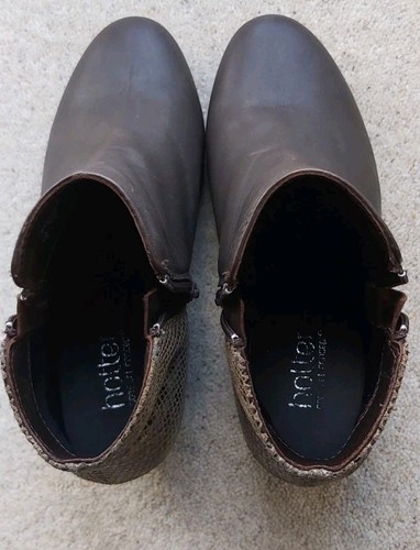 Pair size three zip - of,