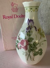 ROYAL DOULTON OCTAGONAL BUD VASE CAMILLA  DESIGN  FINE BONE CHINA PERFECT BOXED