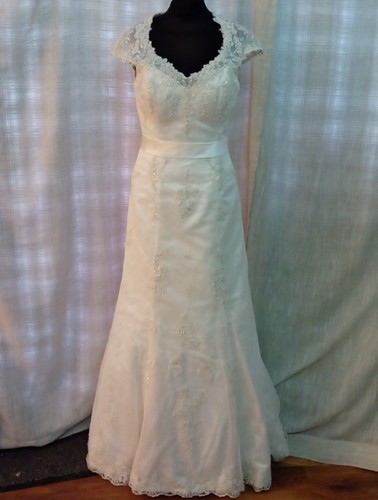 Wedding dress size ivory - wedding,