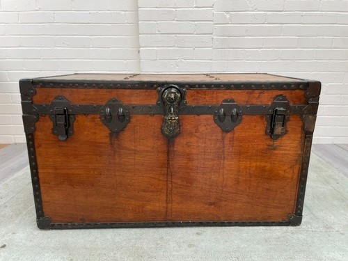 Steamer trunk flat - trunk,