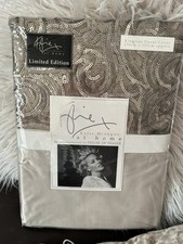 STUNNING KYLIE MINOGUE LUXURY