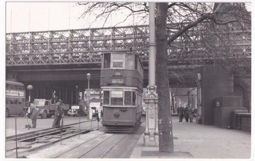 Vintage london tram 305 - no,