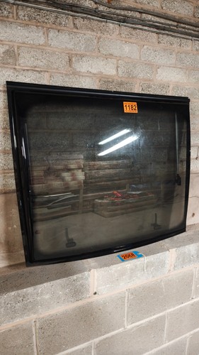 Caravan front centre window - front,