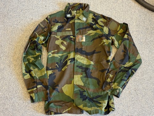 Italian army surplus m - surplus, s