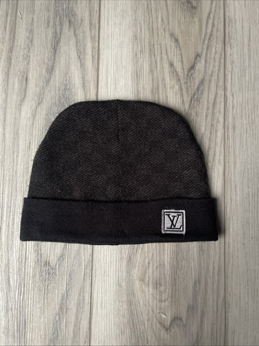 Used 100 authentic - 100%, black