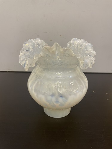 Vintage opalescent oil lamp - opalescent,
