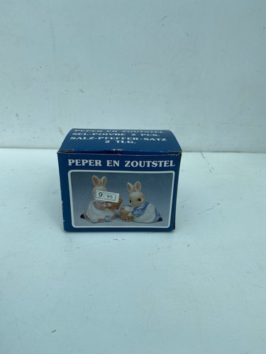 Vintage rabbit salt and - and, pepper