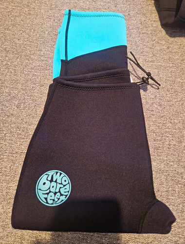 Two bare feet neoprene 4 - feet, 3/4