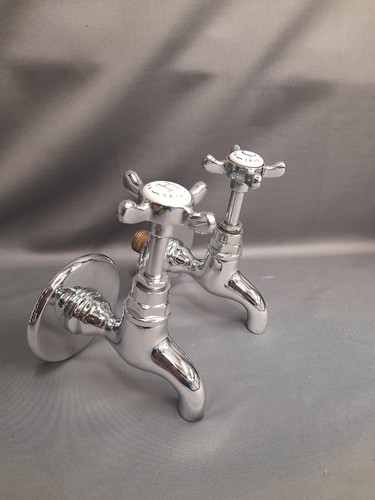 Chrome wall mounted retro - ,