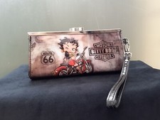 Betty Boop. Small Loop Clutch Bag. Karacter Mania. MOTOR BETTY BOOP Fashion.