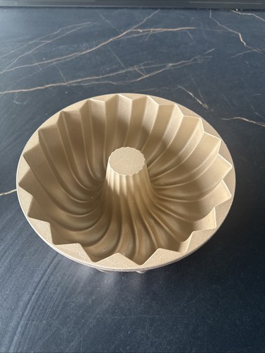 Fluted ring bunt cake - cake, round