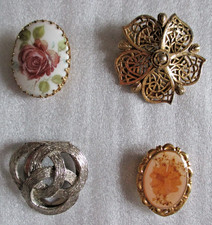 Job Lot 4 Scarf Clips.